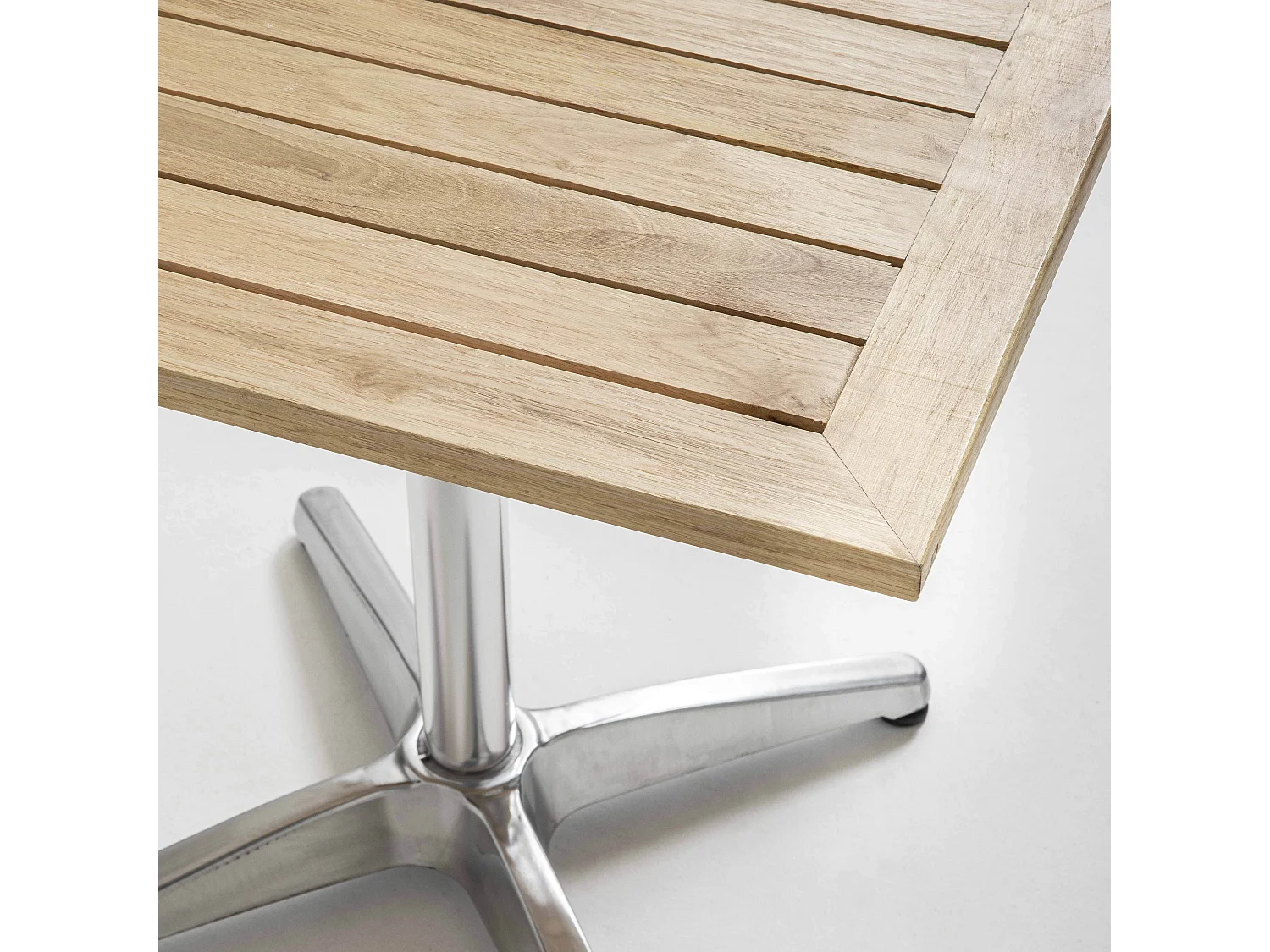 Inklapbare terrastafel en 4 stoelen van en hout