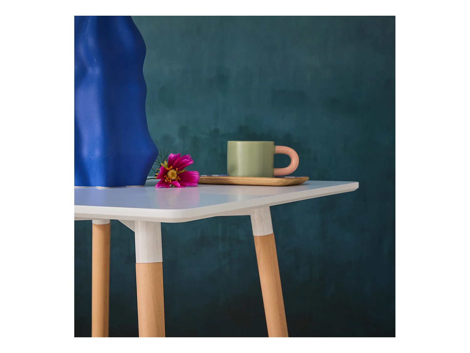 Table à manger blanche carrée MDF et bois de hêtre - Hedvig