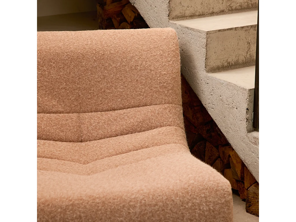 Chauffeuse tissu effet alpaca 2 places. beige. style contemporain. L 91 x P 105 x H 72cm