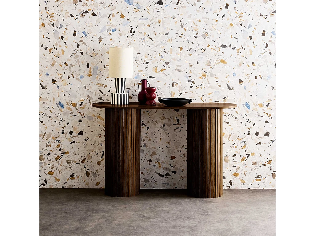 Console ovale scandinave décor bois rainuré. pieds ronds. couleur noyer. L 120 x P 35 x H 75cm