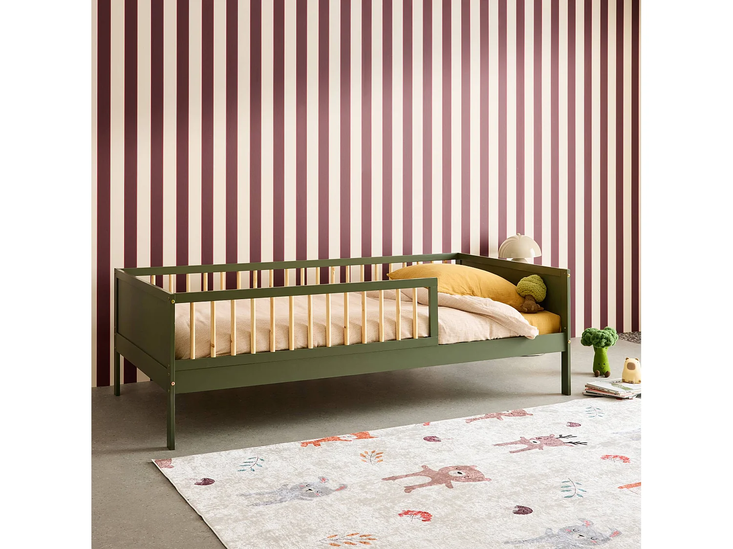 Cama infantil pino natural con somier de láminas incluido, 90cm verde