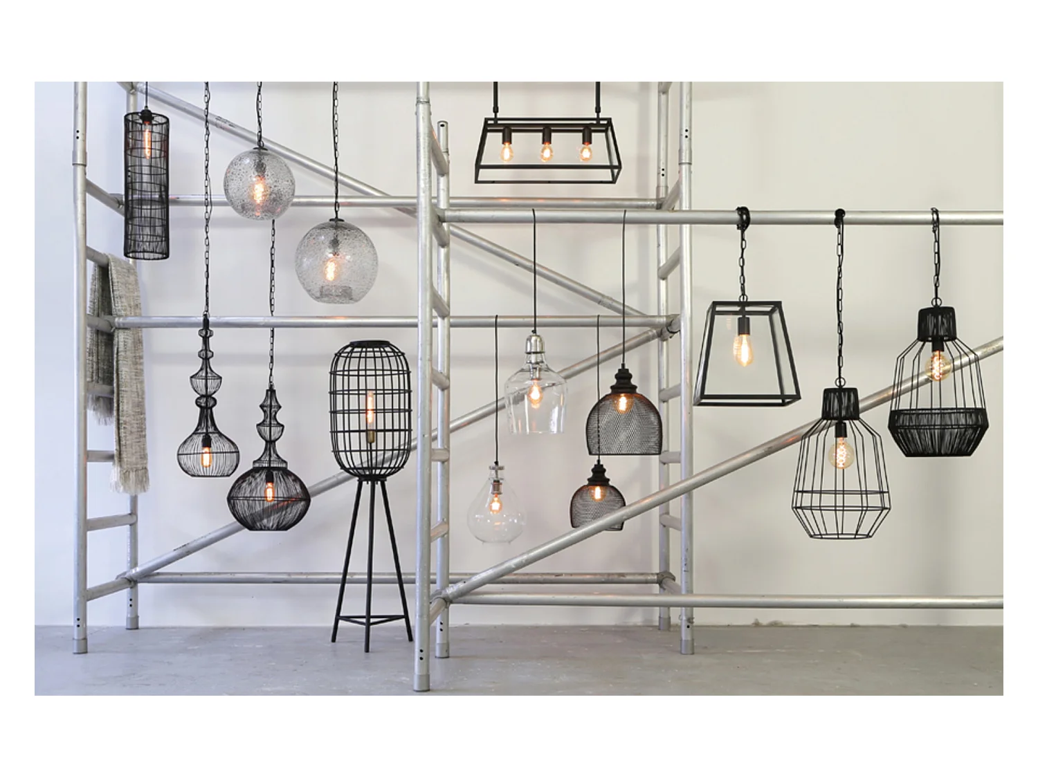 Suspension SAUNTE - Ø34x34,5cm - Noir