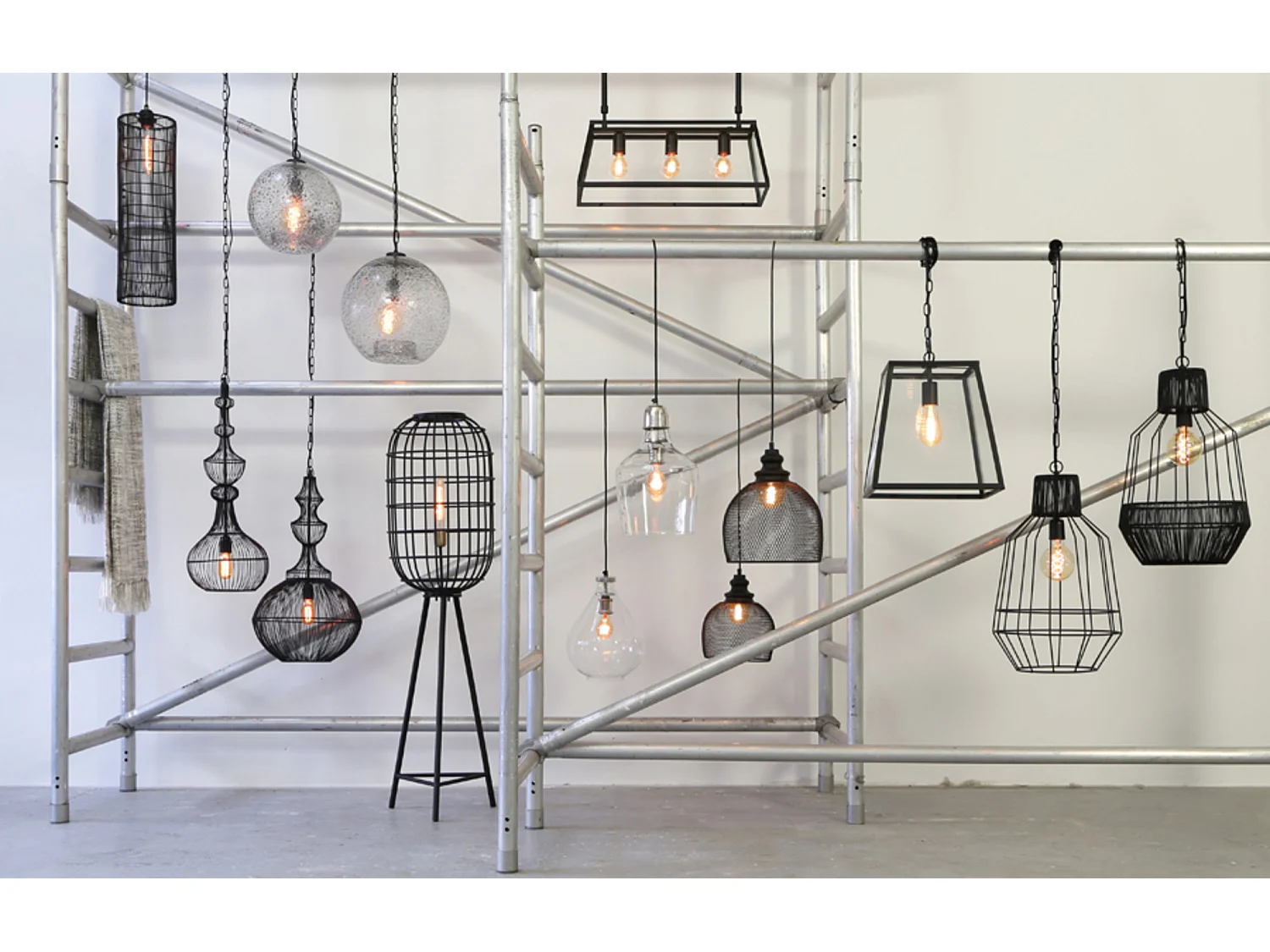 Suspension SAUNTE - Ø34x34,5cm - Noir