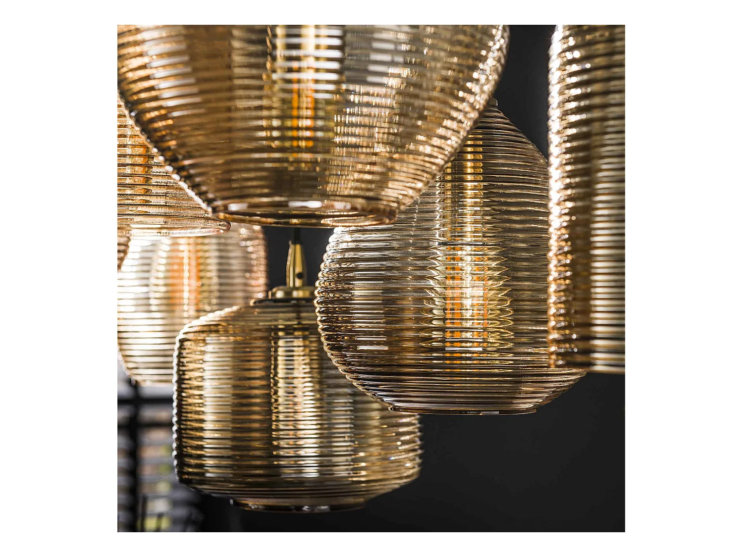 Suspension 4+3 bandes horizontales en verre ambré