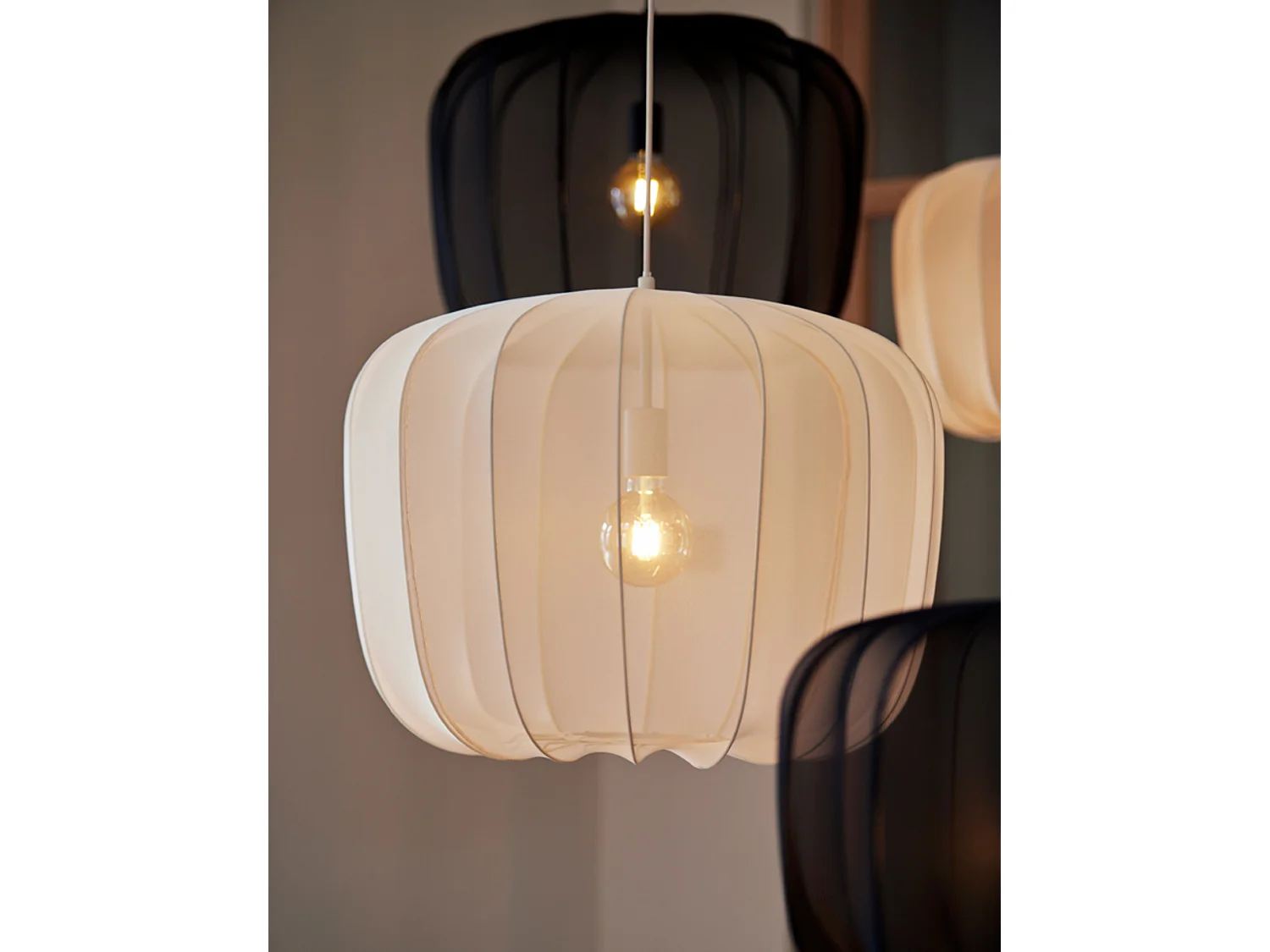 Suspension PLUMERIA - Ø60x45cm - Beige