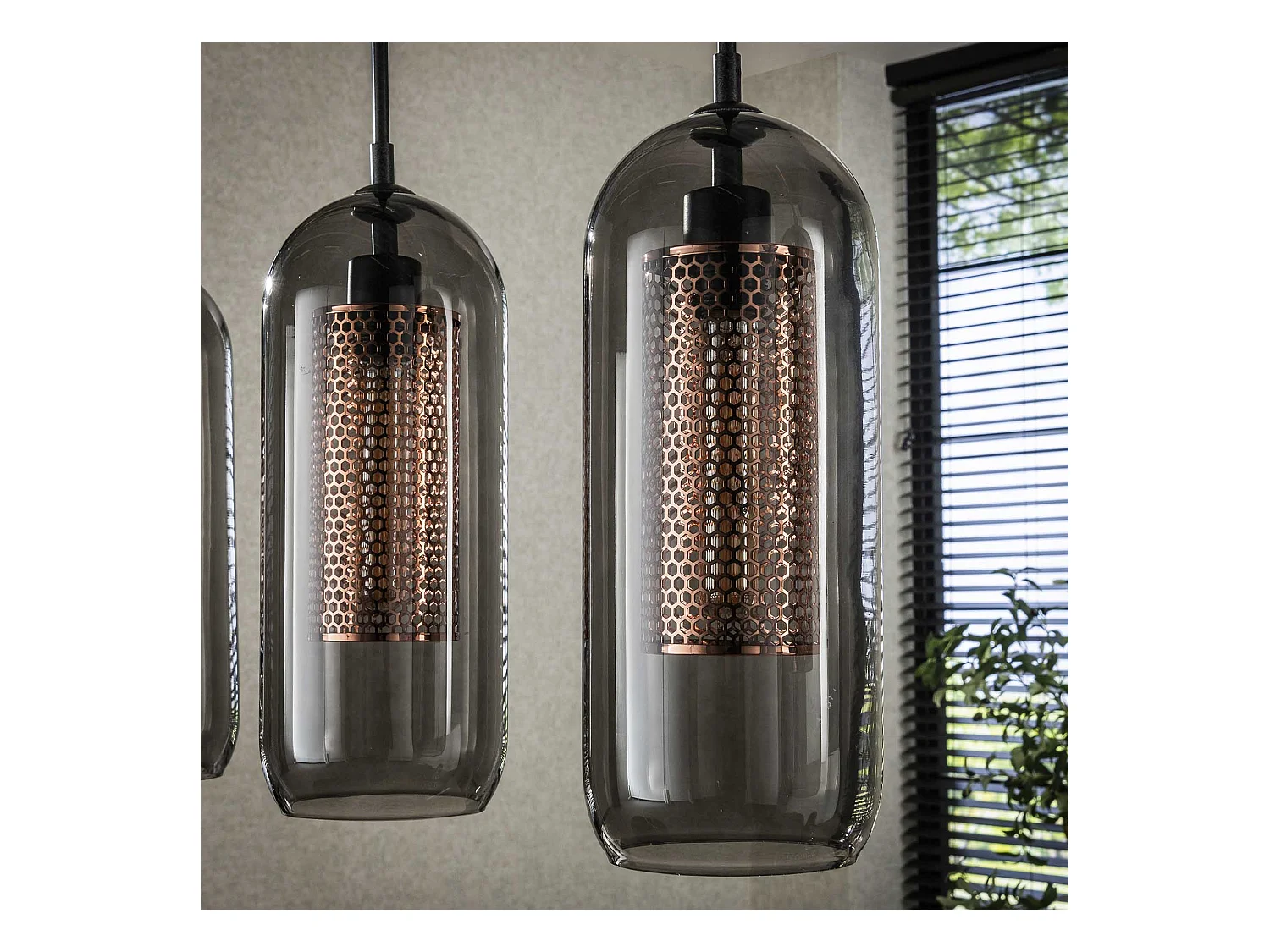 Pendelleuchte 4L Smoke - Glas-perforierter Stahl - Arctic Black