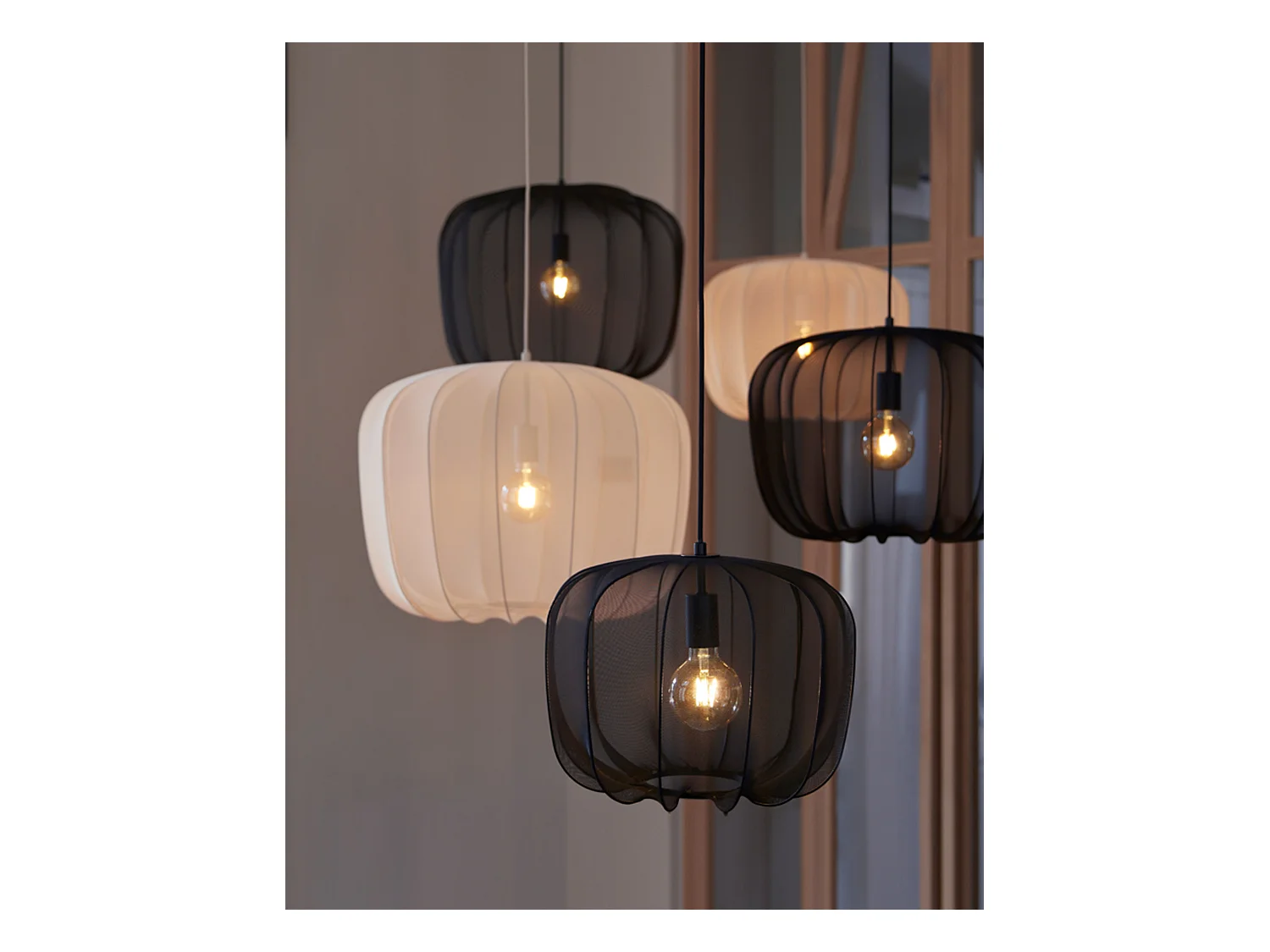 Suspension PLUMERIA - Ø50x37,5cm - Noir