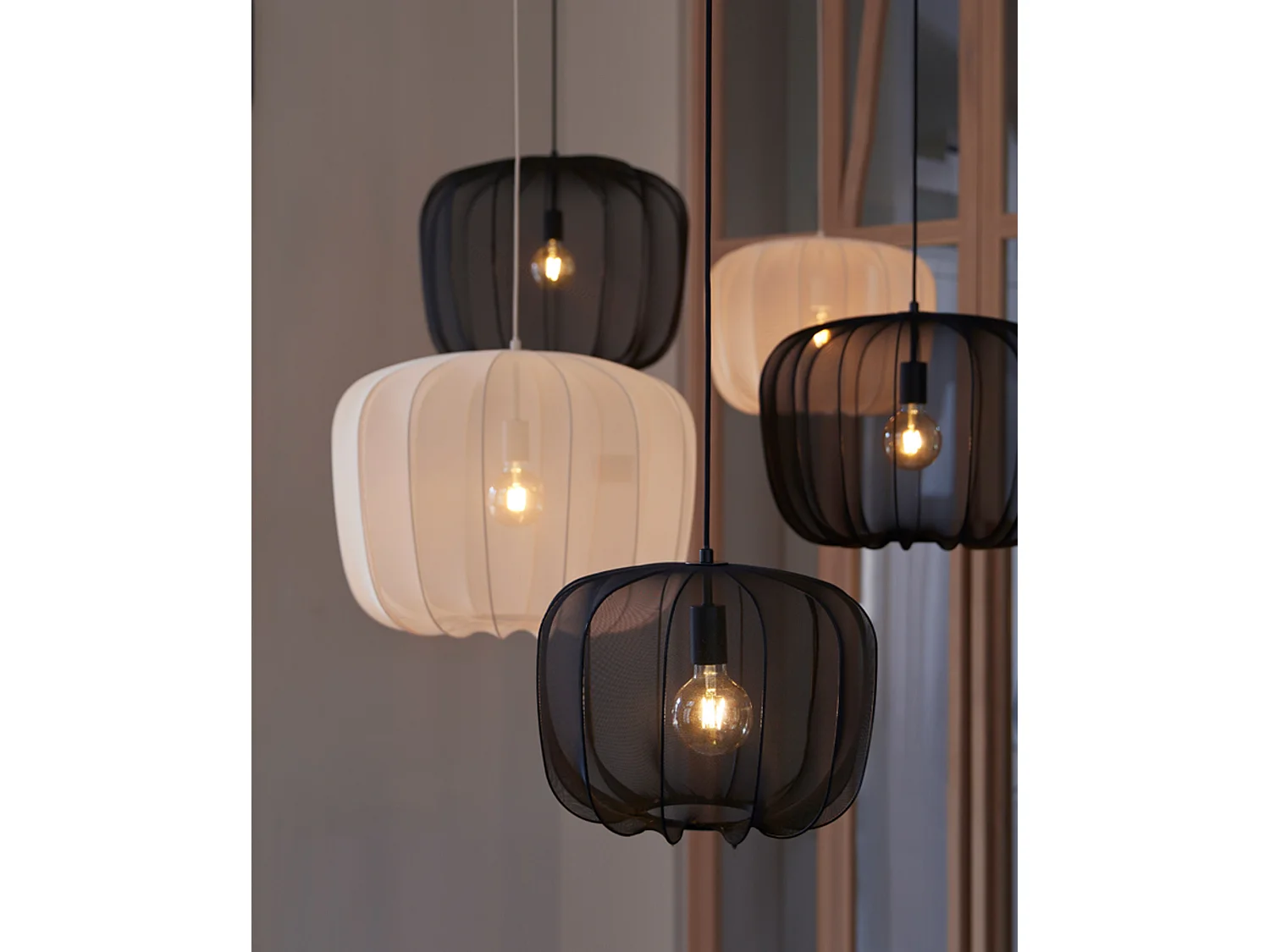 Suspension PLUMERIA - Ø50x37,5cm - Noir