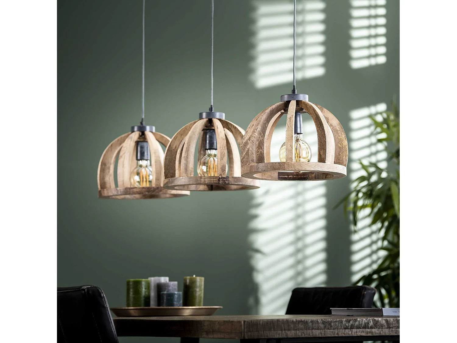 Pendelleuchte aus natürlichem Mangoholz - 3 Lampen - Gebogene Holzstäbe Ø30