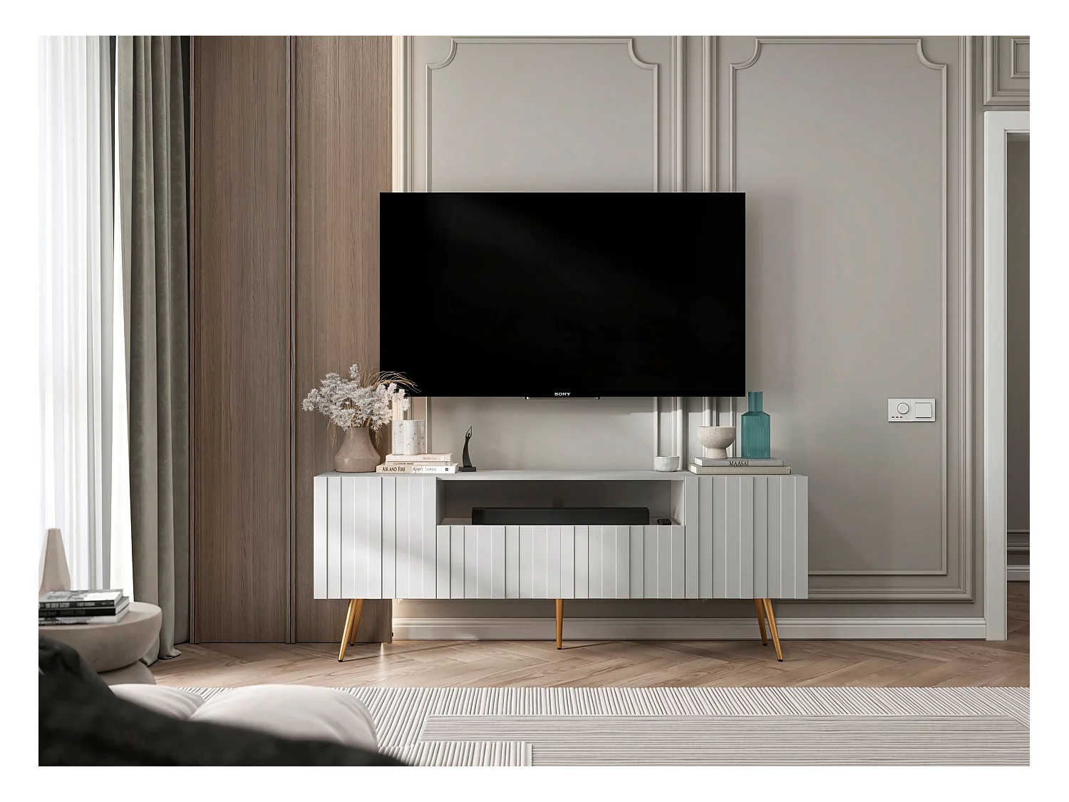 Meuble TV avec 3 portes et niche - Corps Blanc mat, façades rainurées Blanc mat - 150 cm, pieds dorés