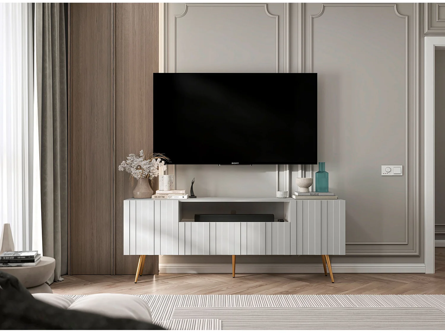 Meuble TV avec 3 portes et niche - Corps Blanc mat, façades rainurées Blanc mat - 150 cm, pieds dorés