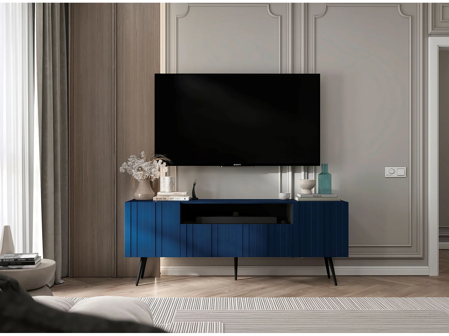 Meuble TV avec 3 portes et niche - Corps Bleu marine mat, façades rainurées Bleu marine mat - 150 cm, pieds noirs