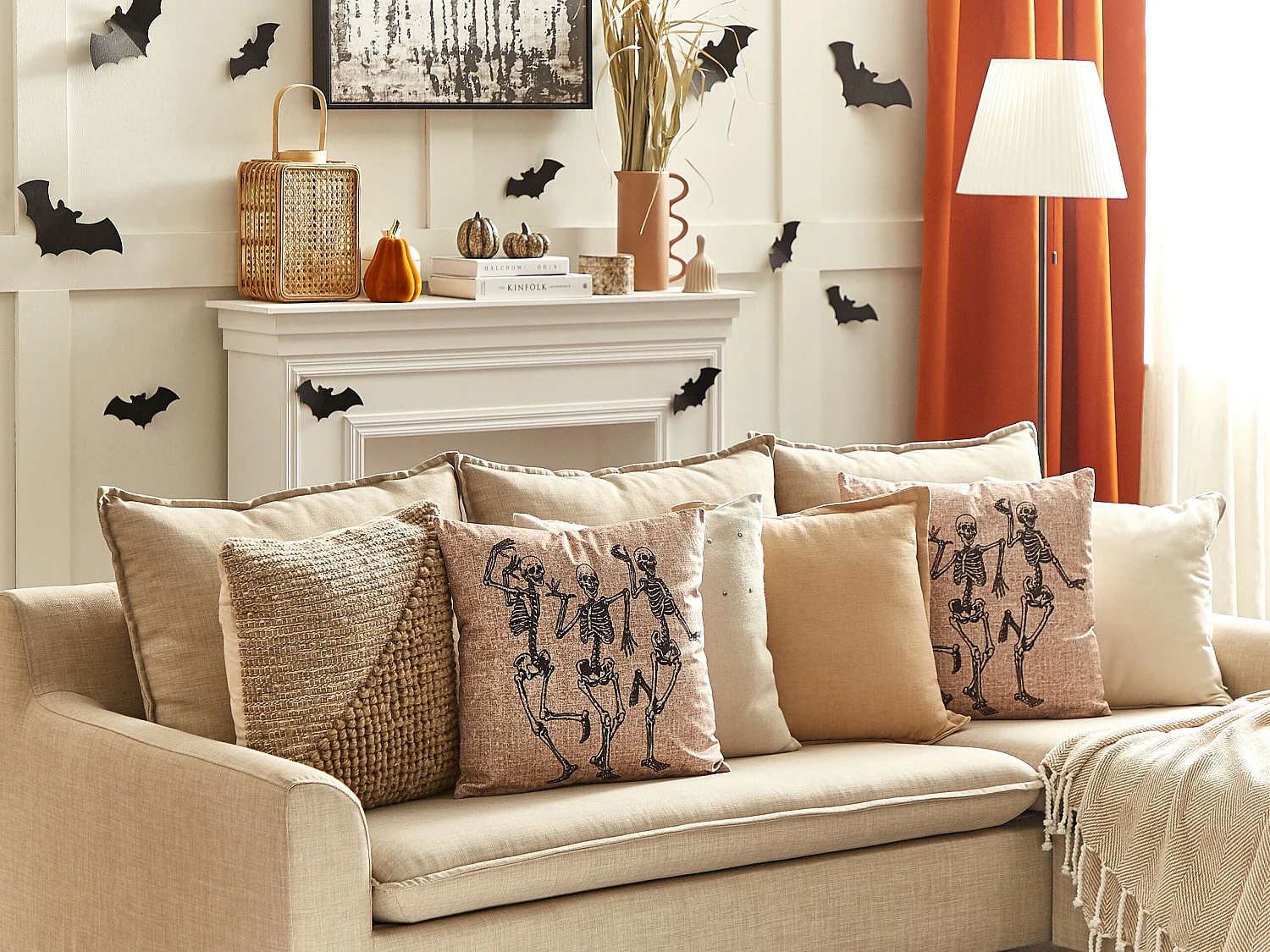 Halloween-Zierkissen beige Samtstoff Skelett-Motiv 45 x 45 cm Mortesti