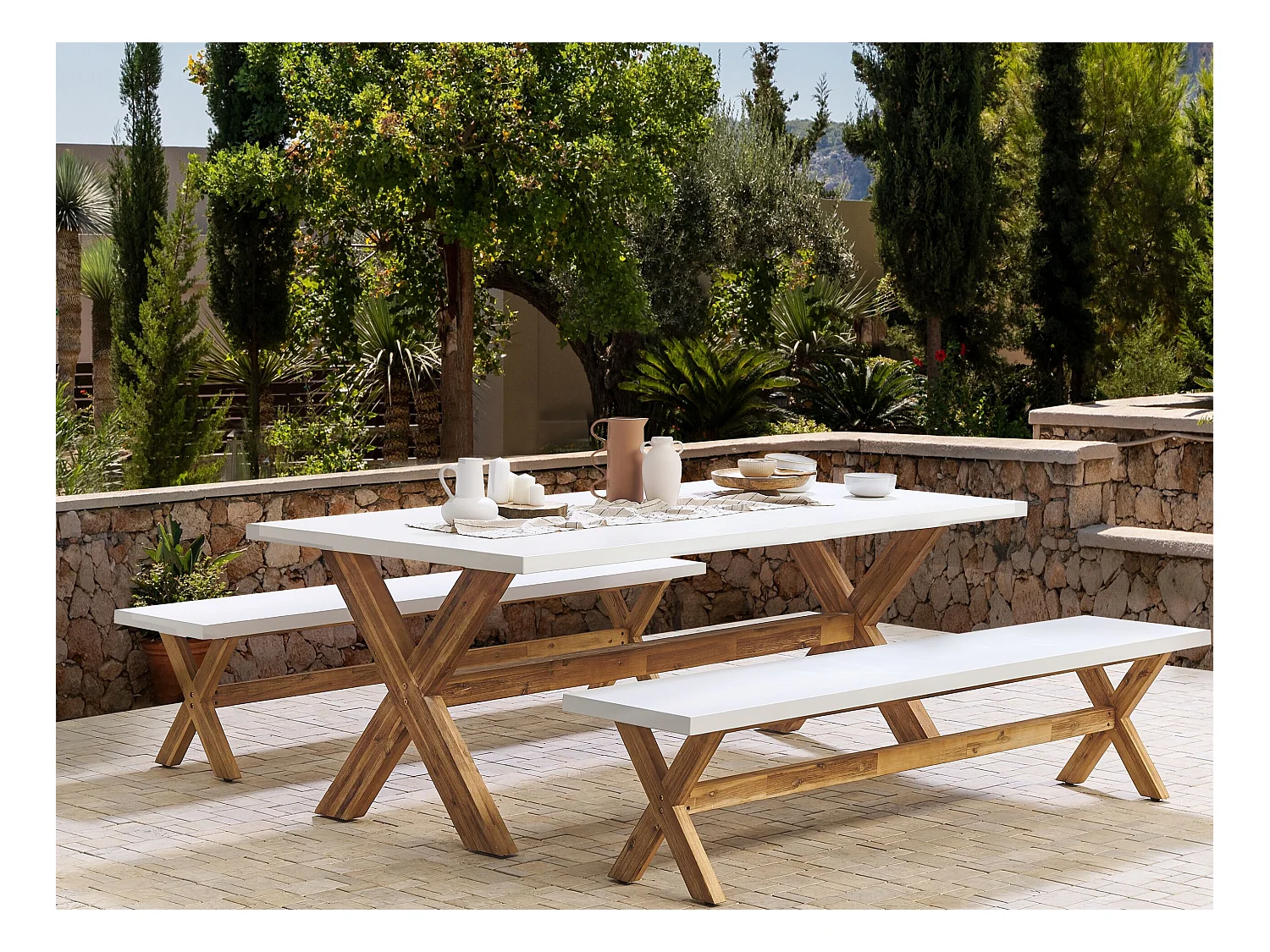 Modernes Gartenset mit Tisch und 2 robusten Bänken aus Faserzement weiß Olbia