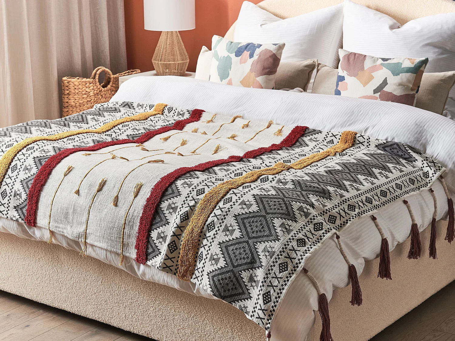 Kuscheldecke Baumwolle beige Muster bunt / grau Quasten 130 x 180 cm Boho Ambala