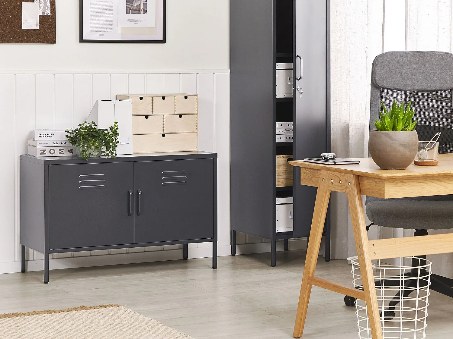 Sideboard 2 Türen 2 Griffe Stahl schwarz herausnehmbarer Regalboden Uria