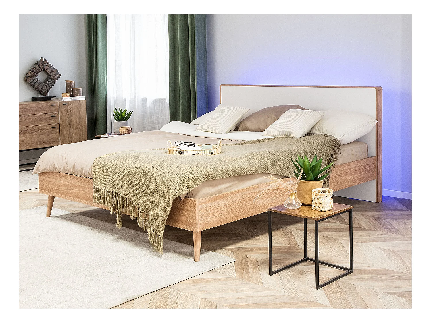 Letto con LED Legno SERRIS 180 x 200 cm Legno chiaro