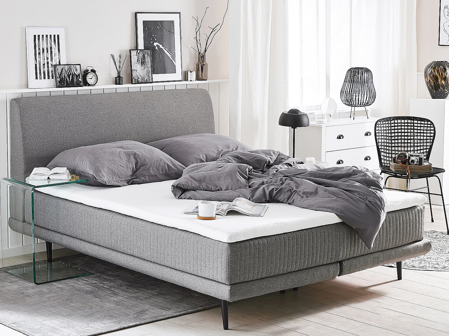 Lit boxspring en tissu gris clair 160 x 200 cm MADAME