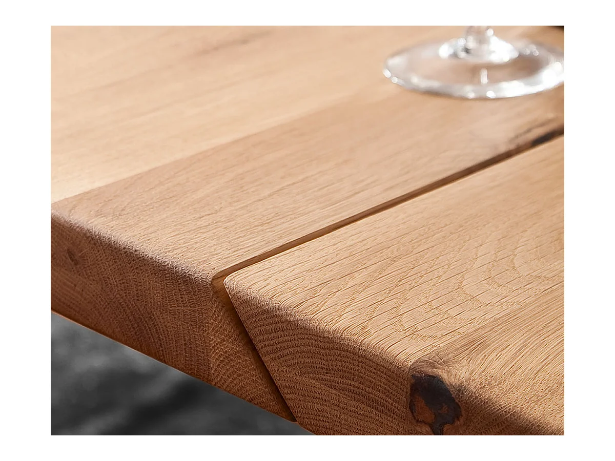 Table à manger en bois massif avec dessus en V - L.200 x H.77 x P.100 cm