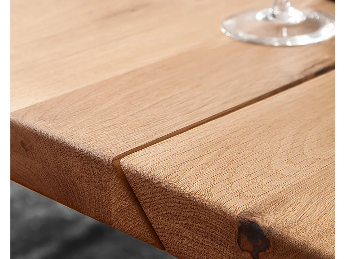 Table à manger en bois massif avec dessus en V - L.160 x H.77 x P.90 cm