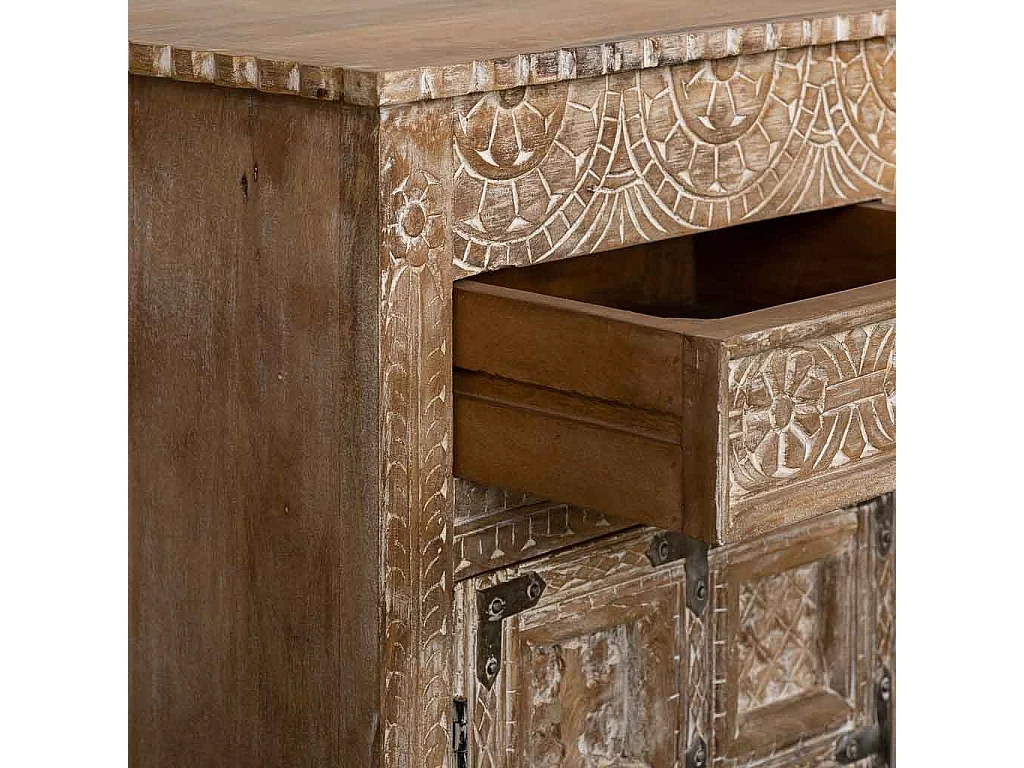 Houten stoel met unieke stijl en comfort