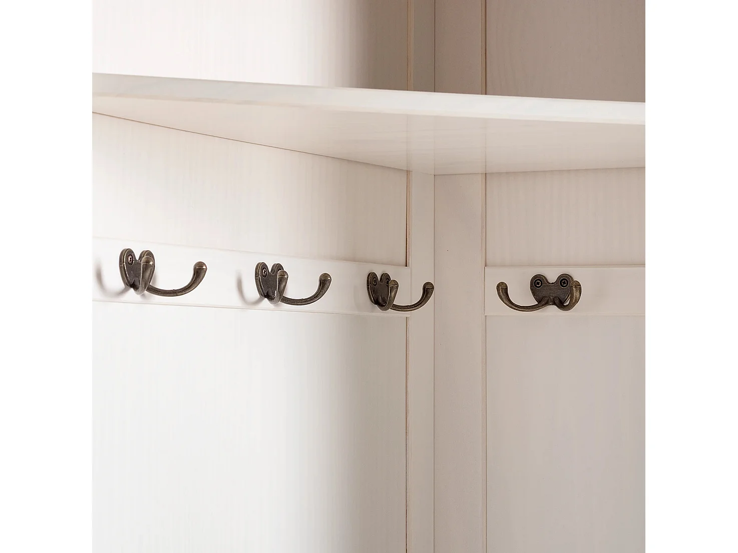 Toby | Armoire compacte en bois de pin de couleur blanc gris