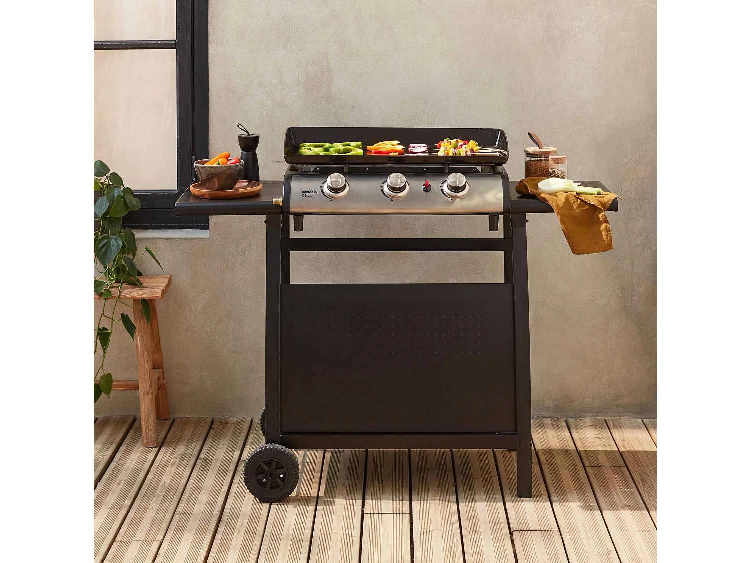 Plancha au gaz 3 brûleurs sur chariot - Porthos - 7.55kW. plancha à gaz avec desserte . cuisine extérieure. plaque émaillée. inox. barbecue