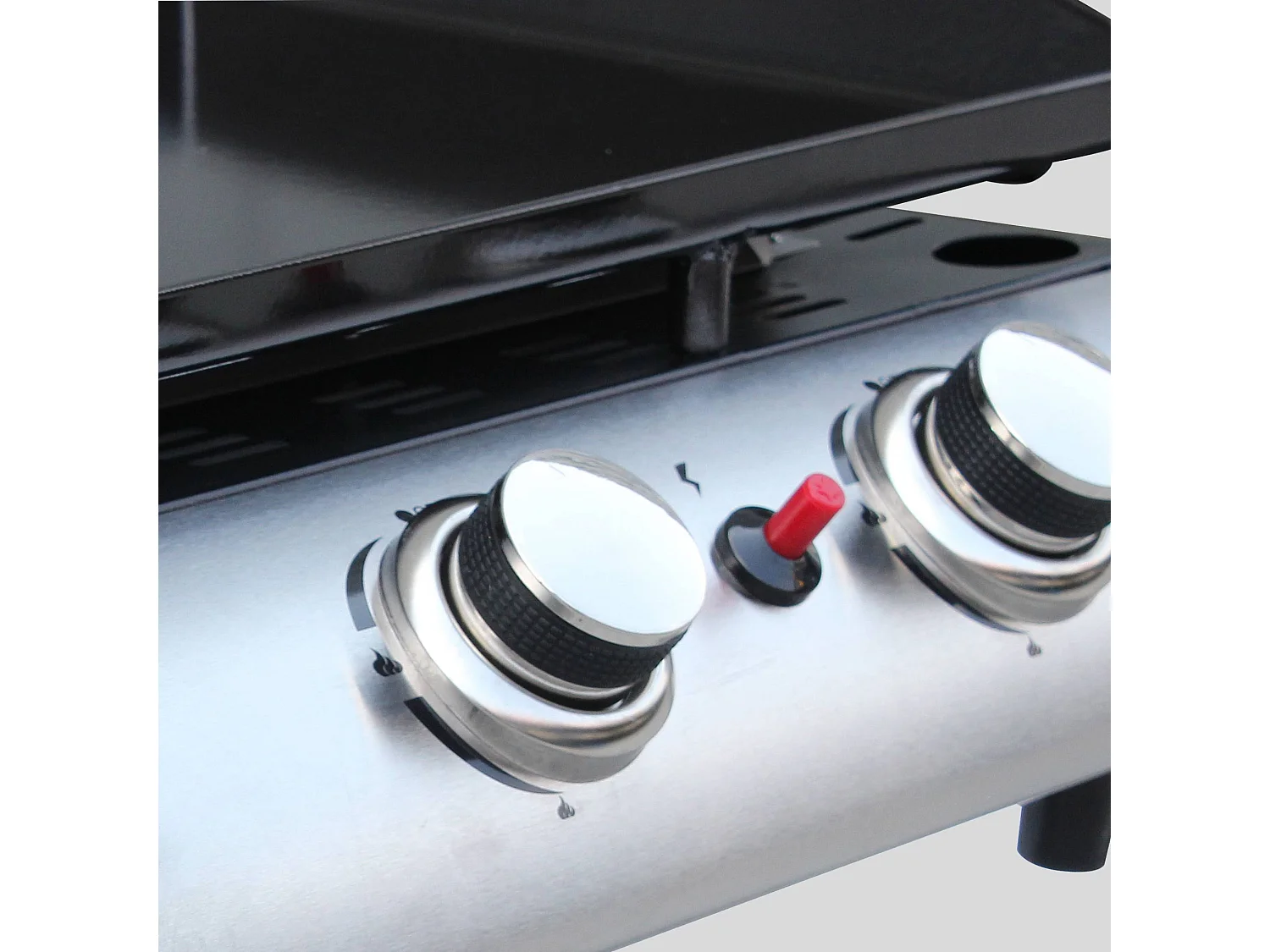 Plancha au gaz 3 brûleurs sur chariot - Porthos - 7.55kW. plancha à gaz avec desserte . cuisine extérieure. plaque émaillée. inox. barbecue