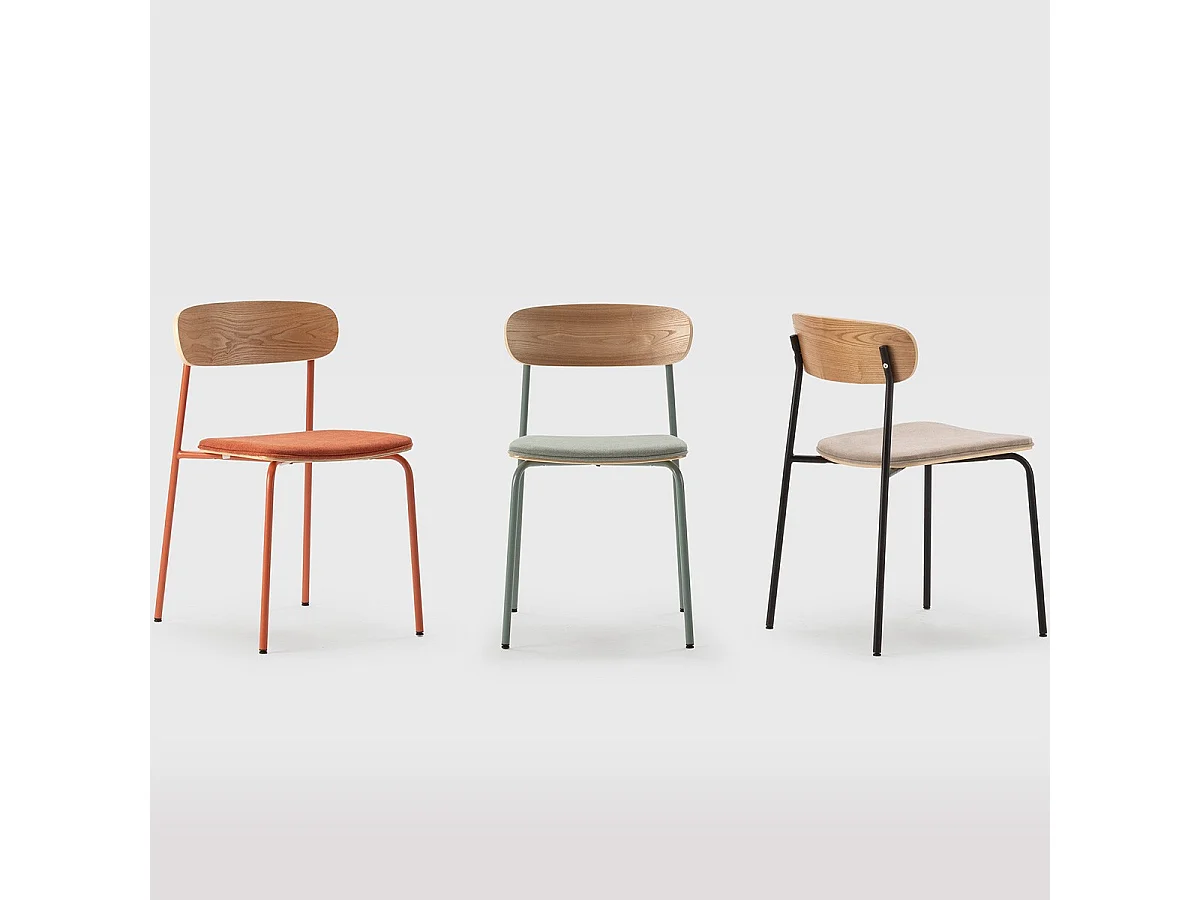 Lot de 2 chaises en tissu taupe et effet bois - Svala