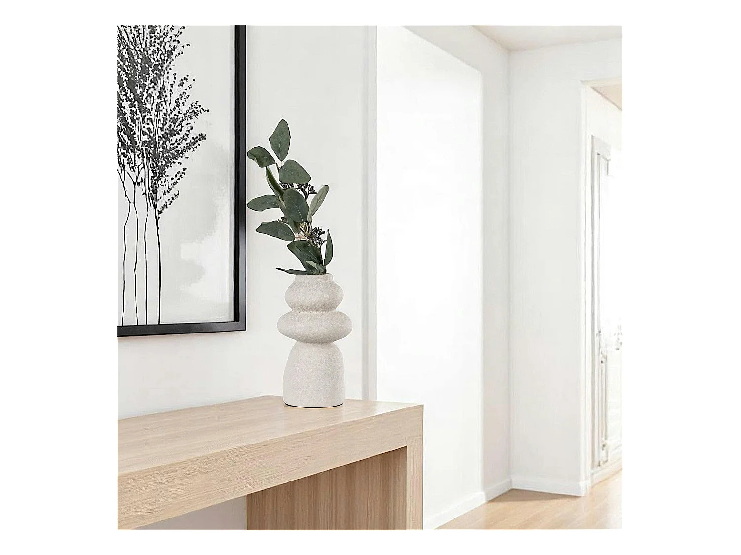 Vase design en céramique beige