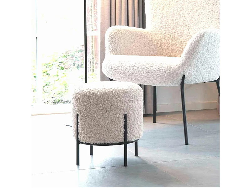 Pouf rond blanc effet fourrure avec pieds en métal noir BRUGES