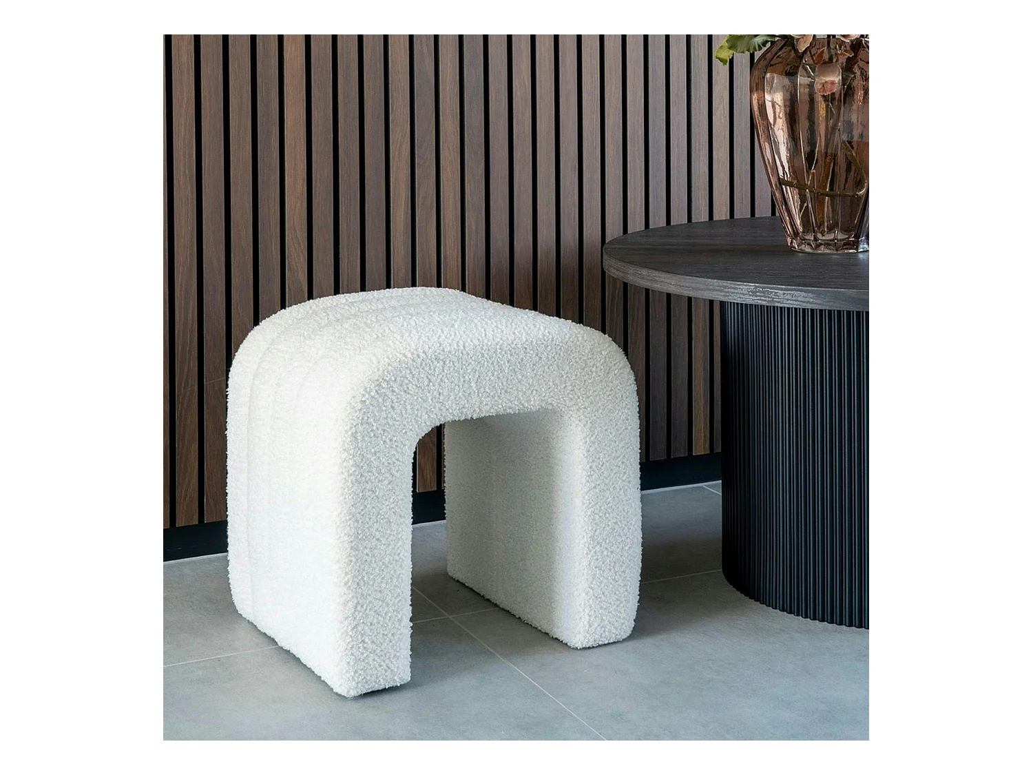 Pouf tabouret design blanc, effet fourrure BRUGES