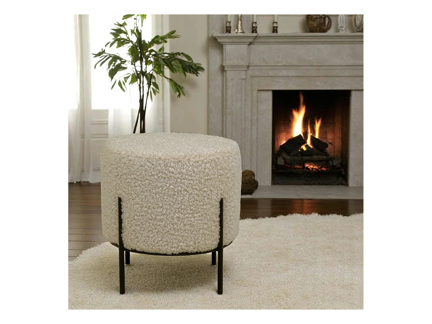 Pouf rond taupe effet fourrure avec pieds en métal noir BRUGES