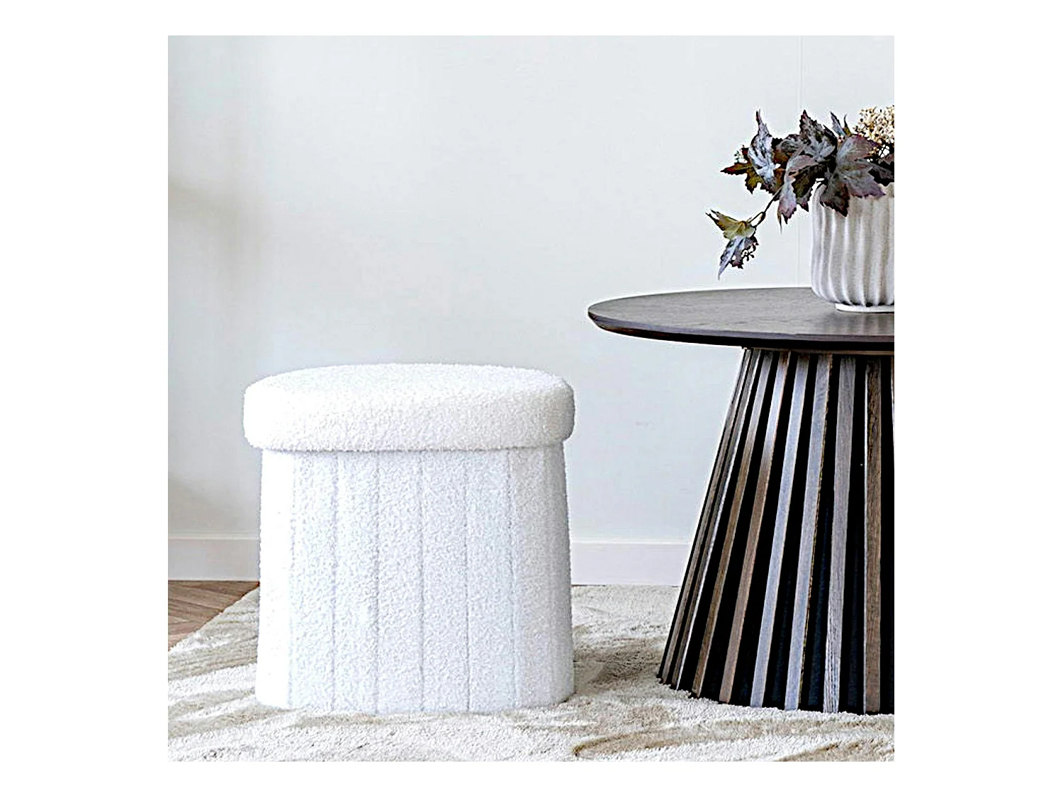 Pouf blanc avec rangement, forme organique triangle BRUGES