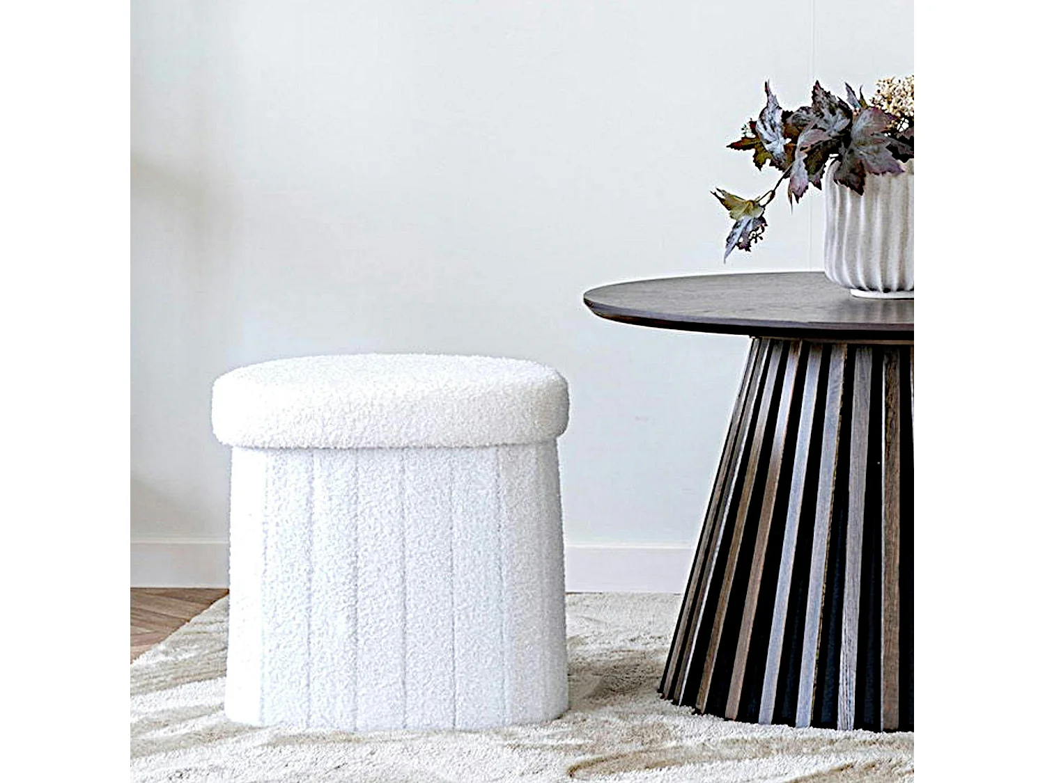 Pouf blanc avec rangement, forme organique triangle BRUGES