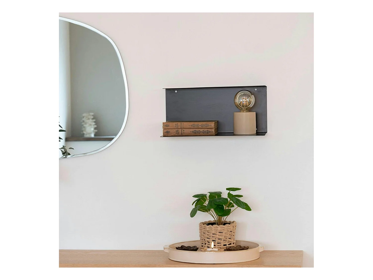 Etagère design en métal noir avec rebords TALLINN