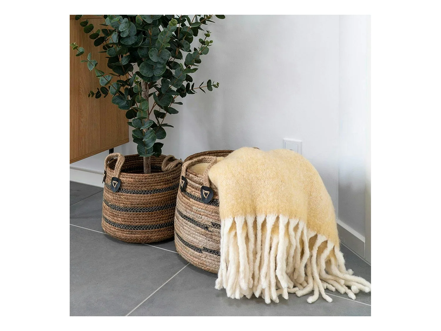 Panier cache-pot en feuille de bananier, tons noir et naturel (lot de 2)