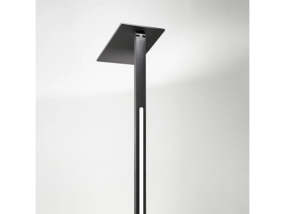 Piantana a Led QUADRA Nera in metallo H.180 cm Perenz