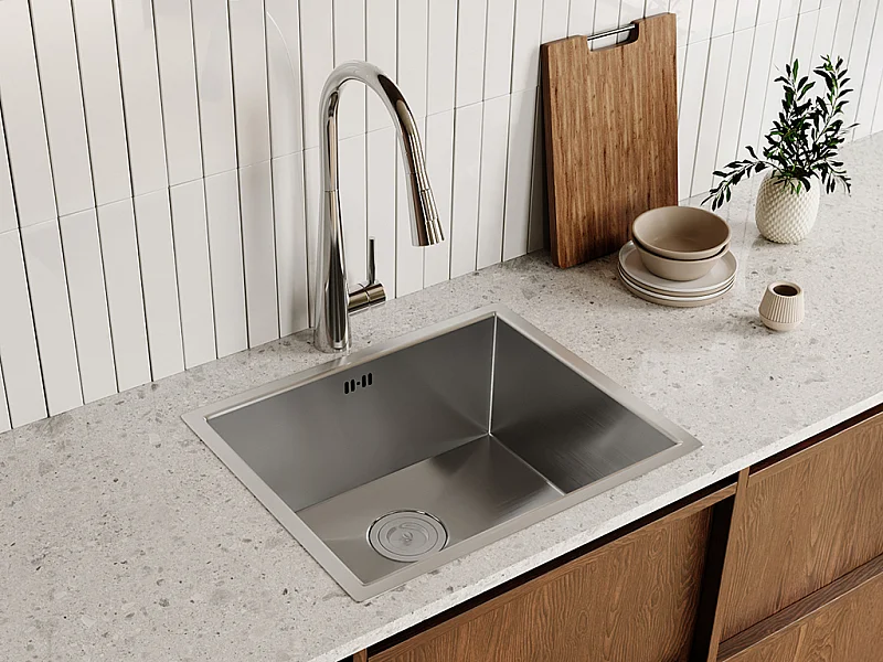 Conjunto lava-loiça 55x45 cm SOELA + torneira com flexível RONA em aço inoxidável cinza e cromado