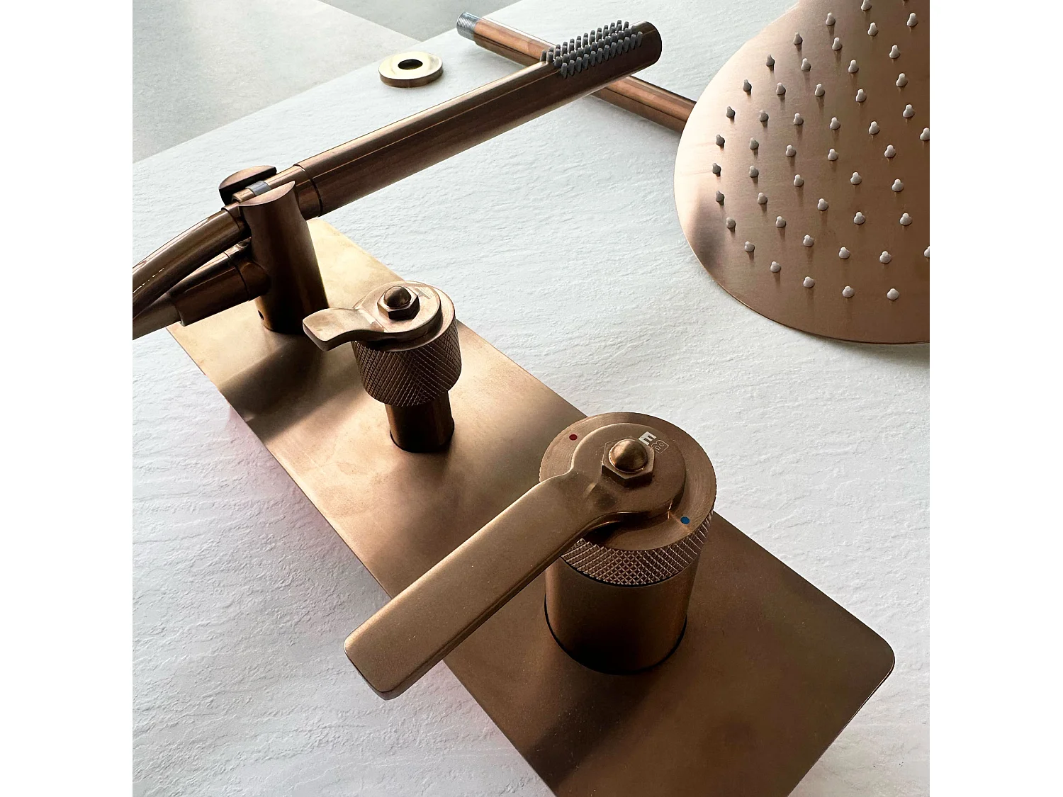 Molette colonne de douche encastrée mécanique cuivre brossé - Essebagno