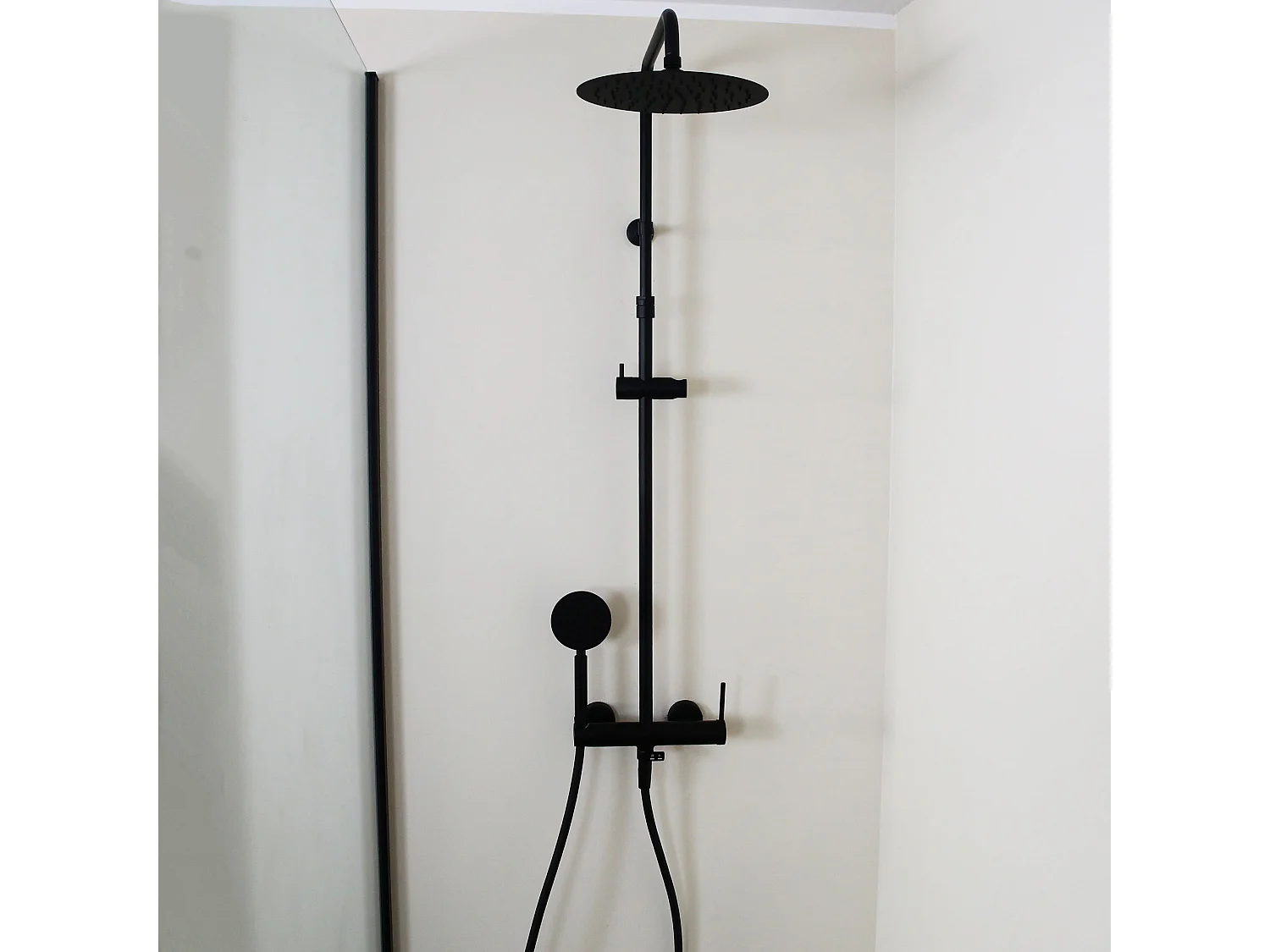 Lollipop II colonne de douche mécanique noire mat 250 - Essebagno