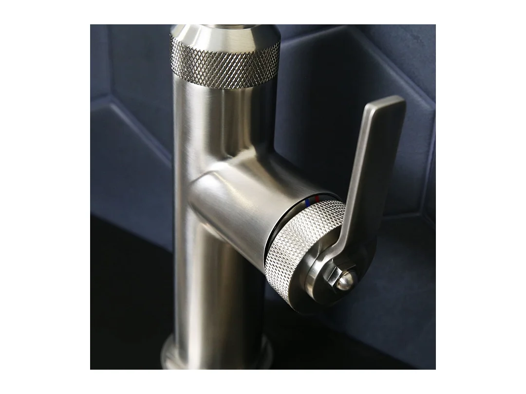 Molette mitigeur évier à douchette extractible façon inox - Essebagno