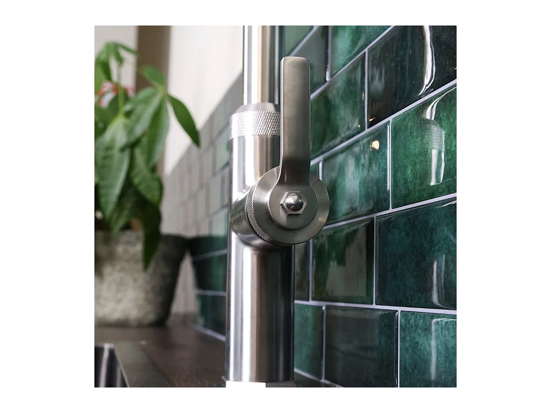 Molette mitigeur évier à douchette extractible façon inox - Essebagno