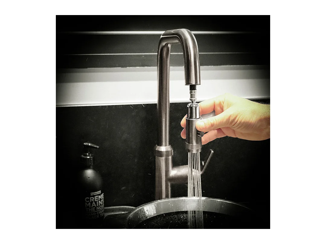 Molette mitigeur évier à douchette extractible façon inox - Essebagno