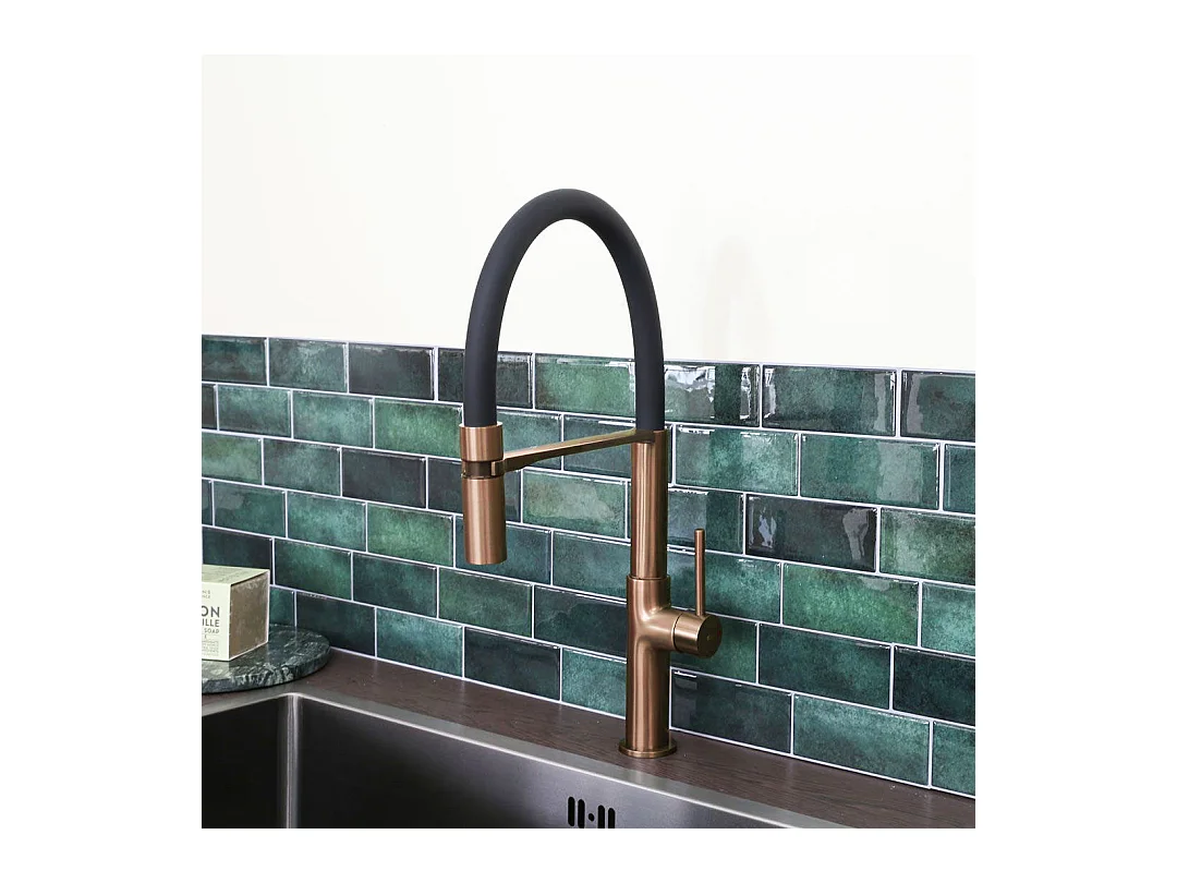 Magneto Spültischmischer mit beweglicher Handbrause Kupfer gebürstet Essebagno