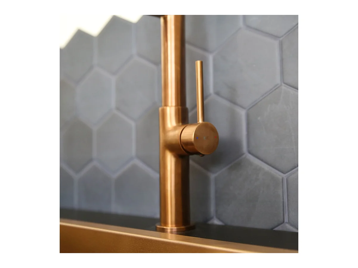 Magneto Spültischmischer mit beweglicher Handbrause Kupfer gebürstet Essebagno