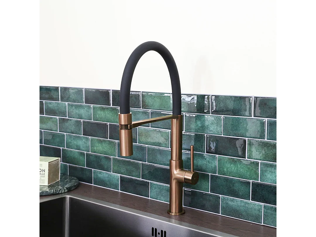 Magneto mitigeur évier à douchette mobile cuivre brossé - Essebagno