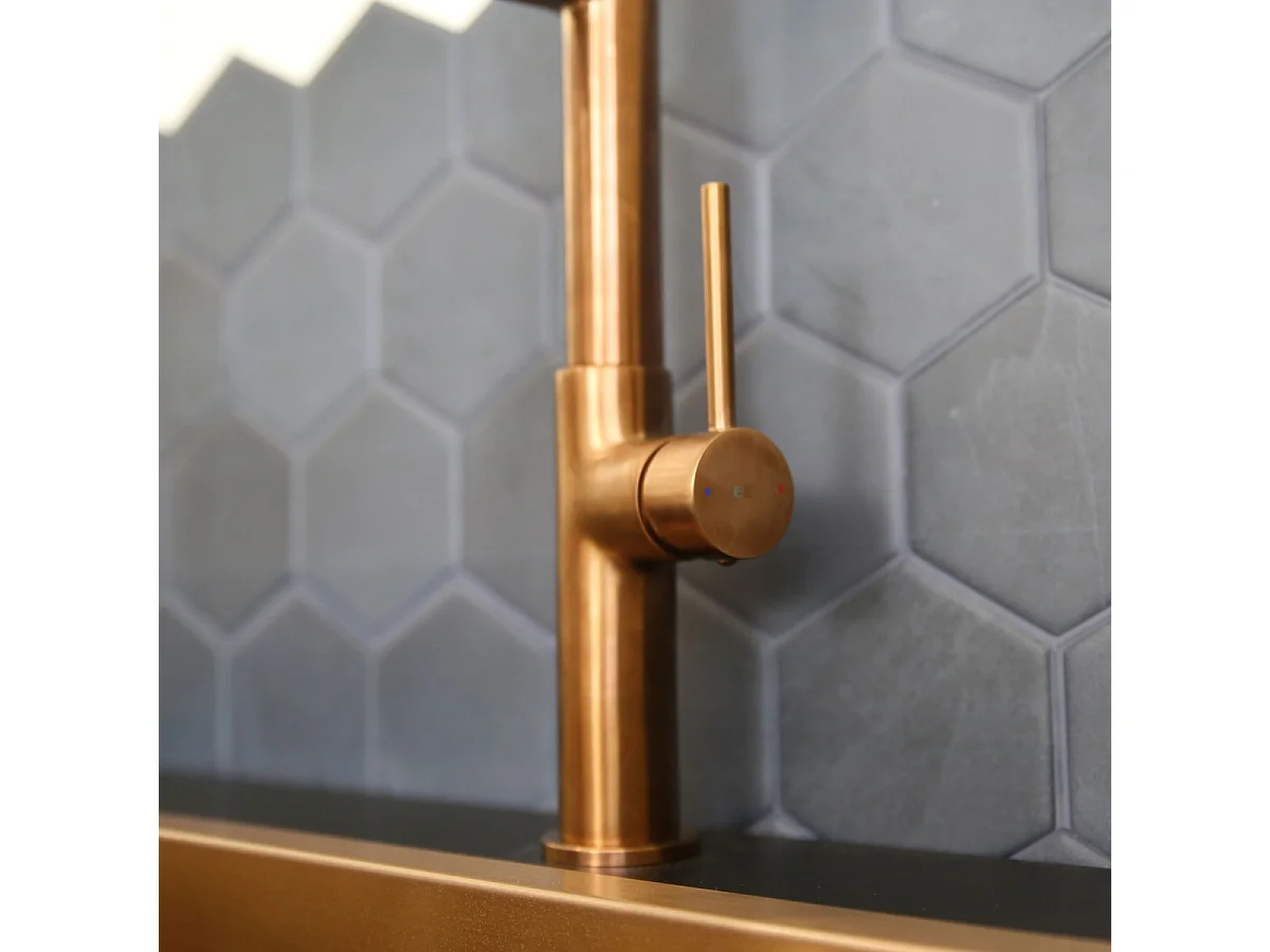 Magneto mitigeur évier à douchette mobile cuivre brossé - Essebagno