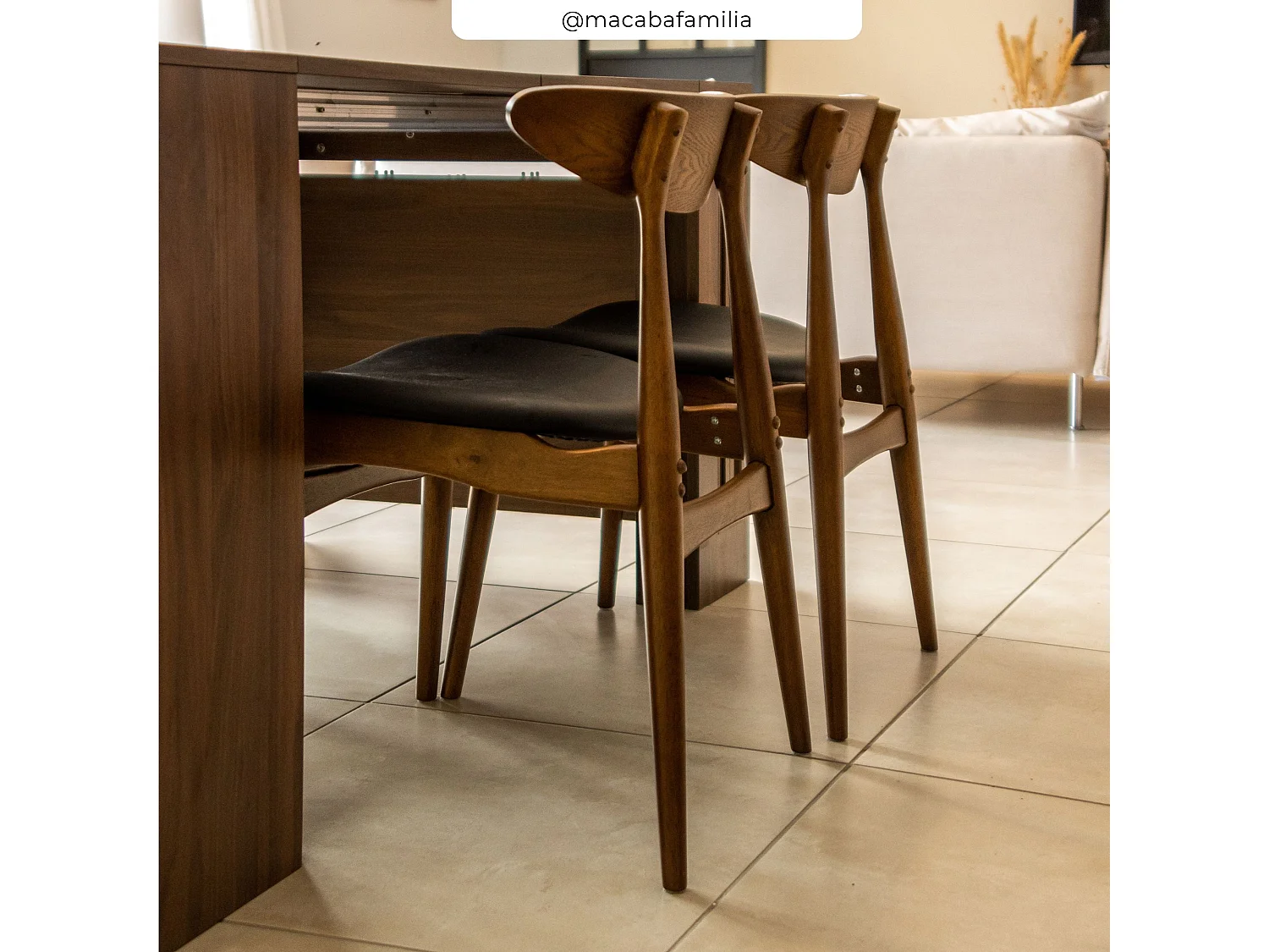 Lot de 2 chaises en cuir synthétique noir et bois d'hévéa - Josette