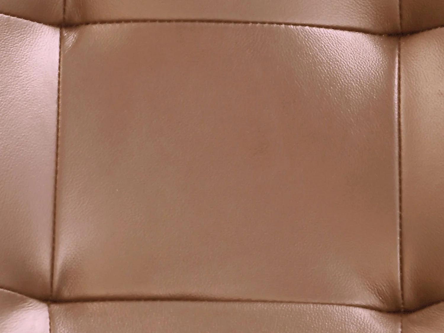 Fauteuil pivotant en cuir de buffle camel ANABA